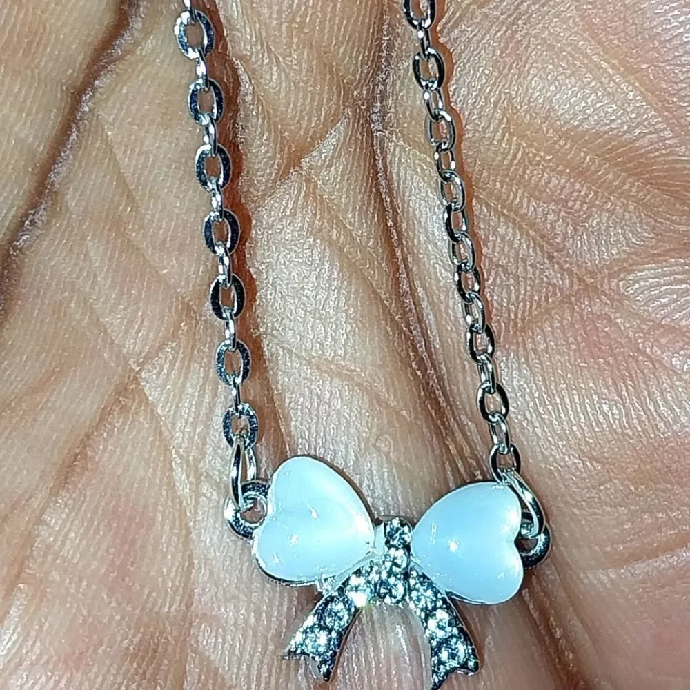 Elegant vintage pendant necklace for women and girls